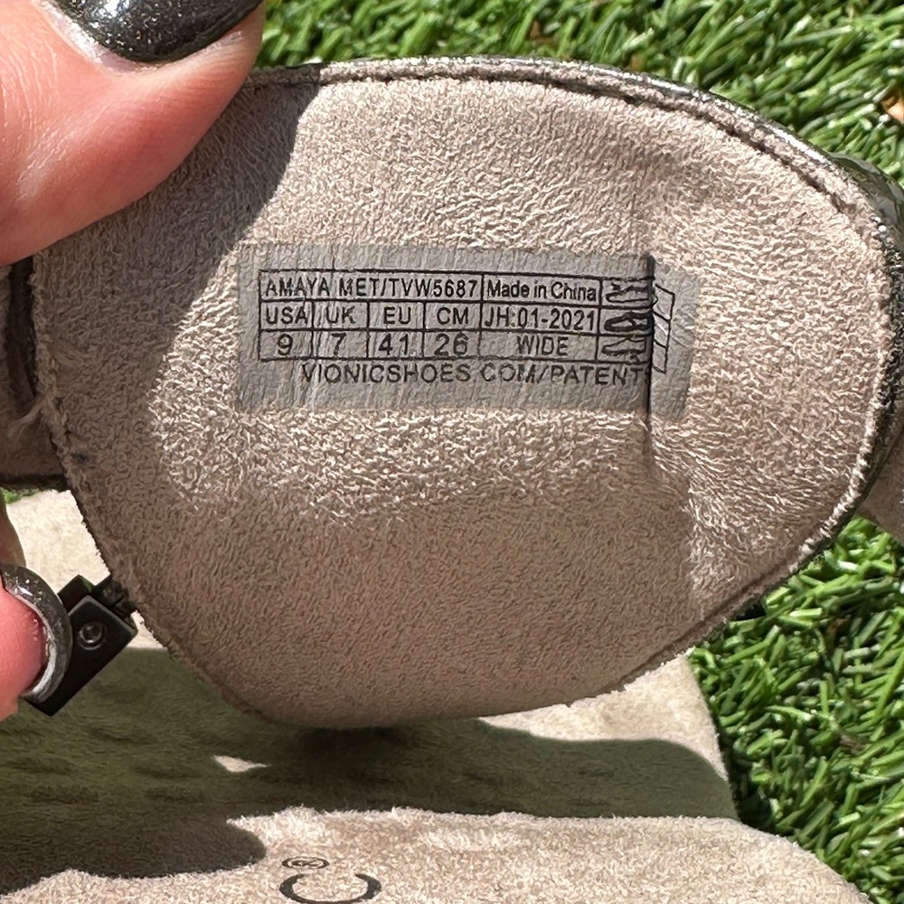 Vionic Gray Textured Sandals - Picture 3 of 3